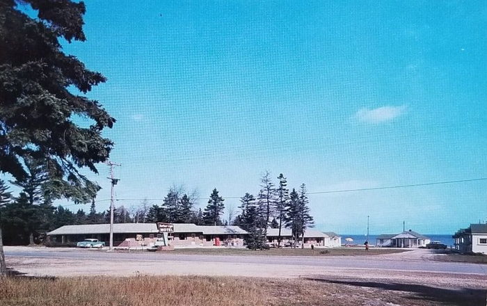 Harbor Light Motel - Vintage Postcard (newer photo)